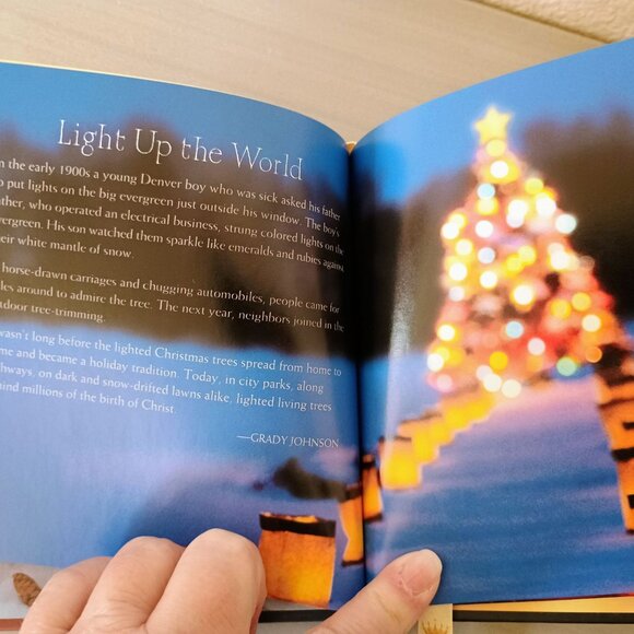 🎄🎁🎅 BN HALLMARK GIFT BOOK CALLED "CHRISTMAS IS....." - Picture 4 of 7